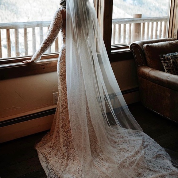 Ida Torez Wedding Dress - Picture 6 of 7